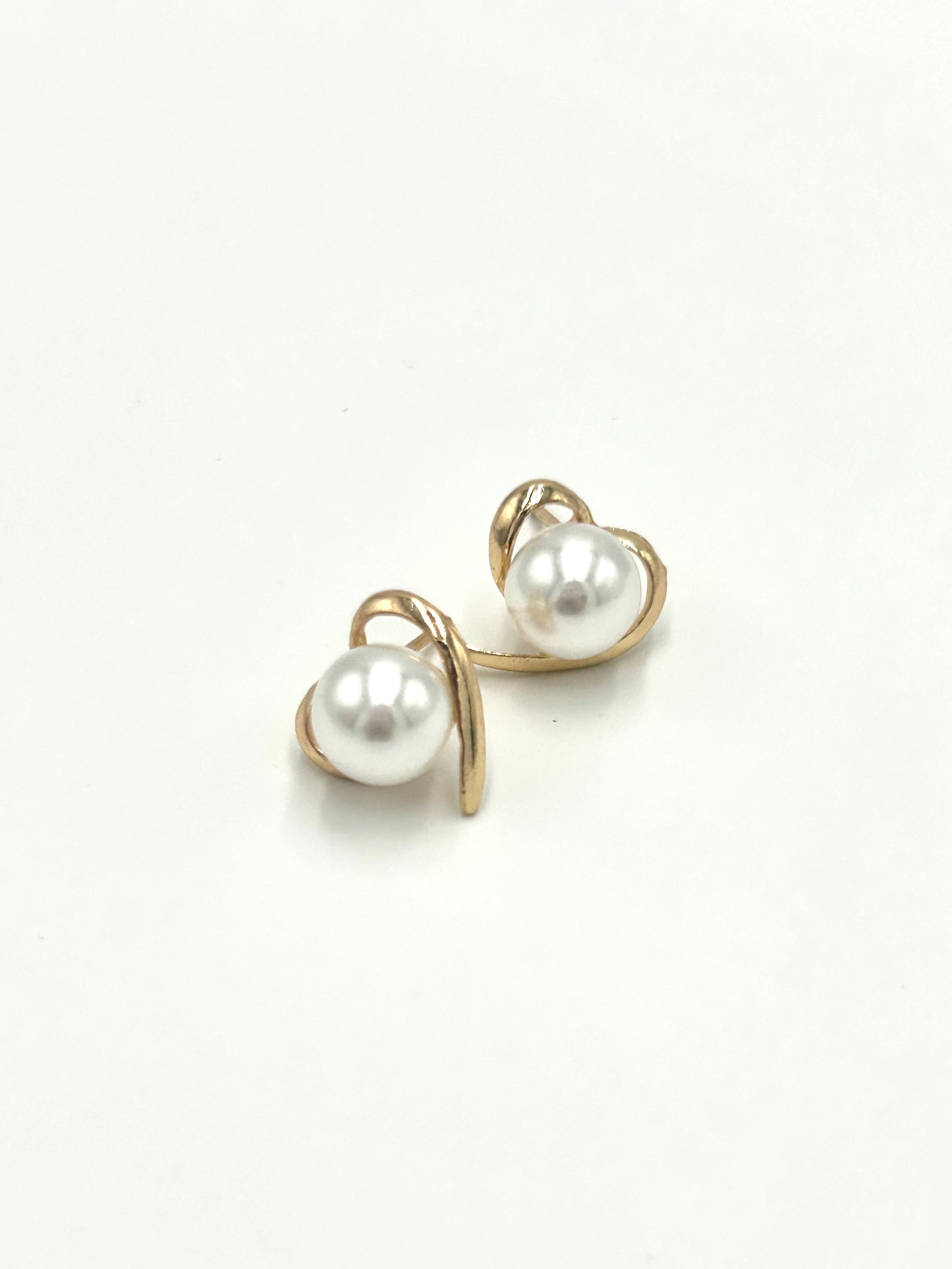 Gold Heart and Pearl Stud Earring