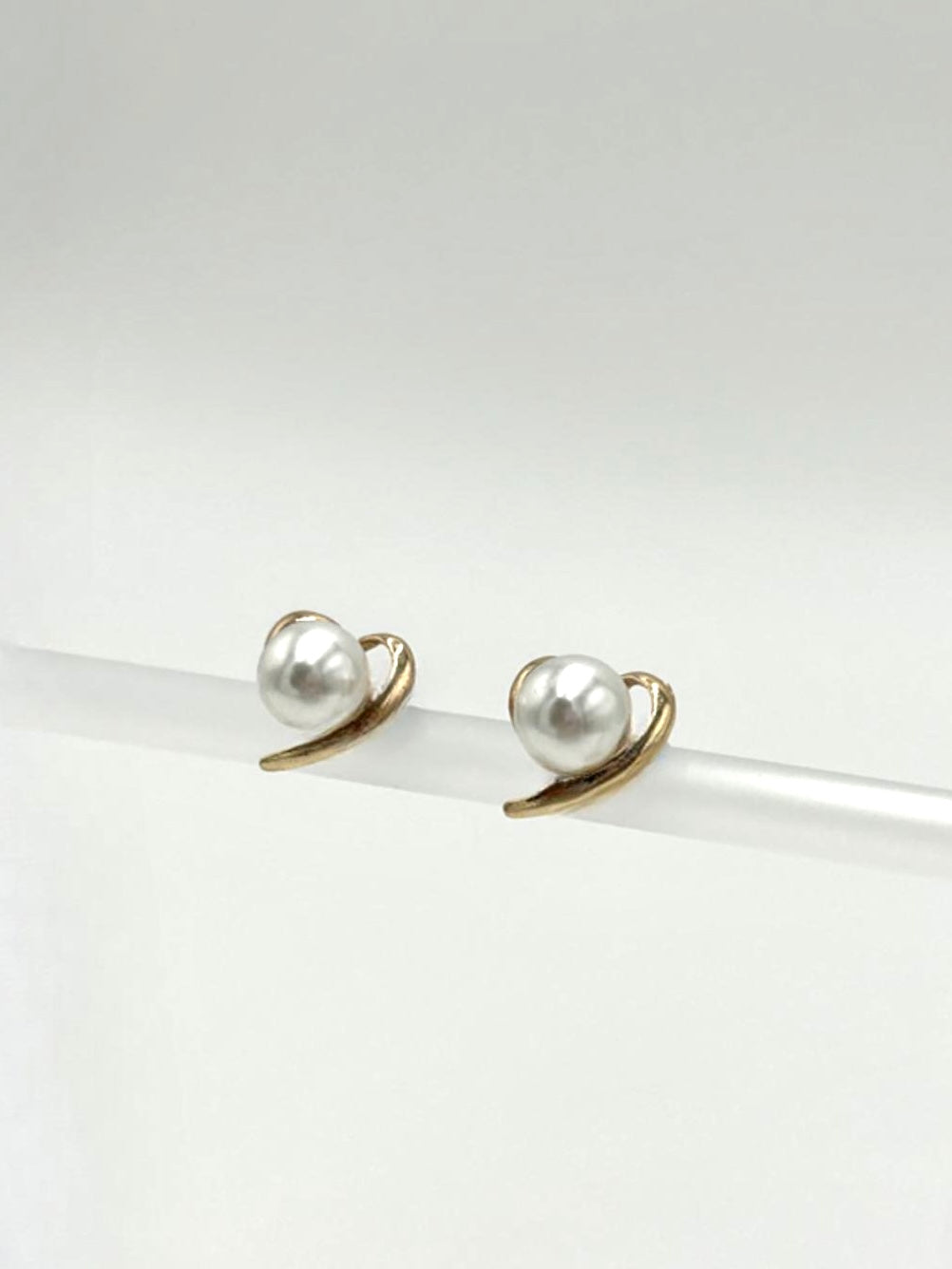 Gold Heart and Pearl Stud Earring