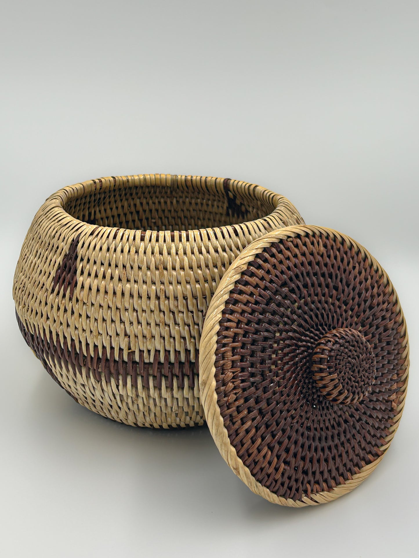 Small Sphere Basket with Lid