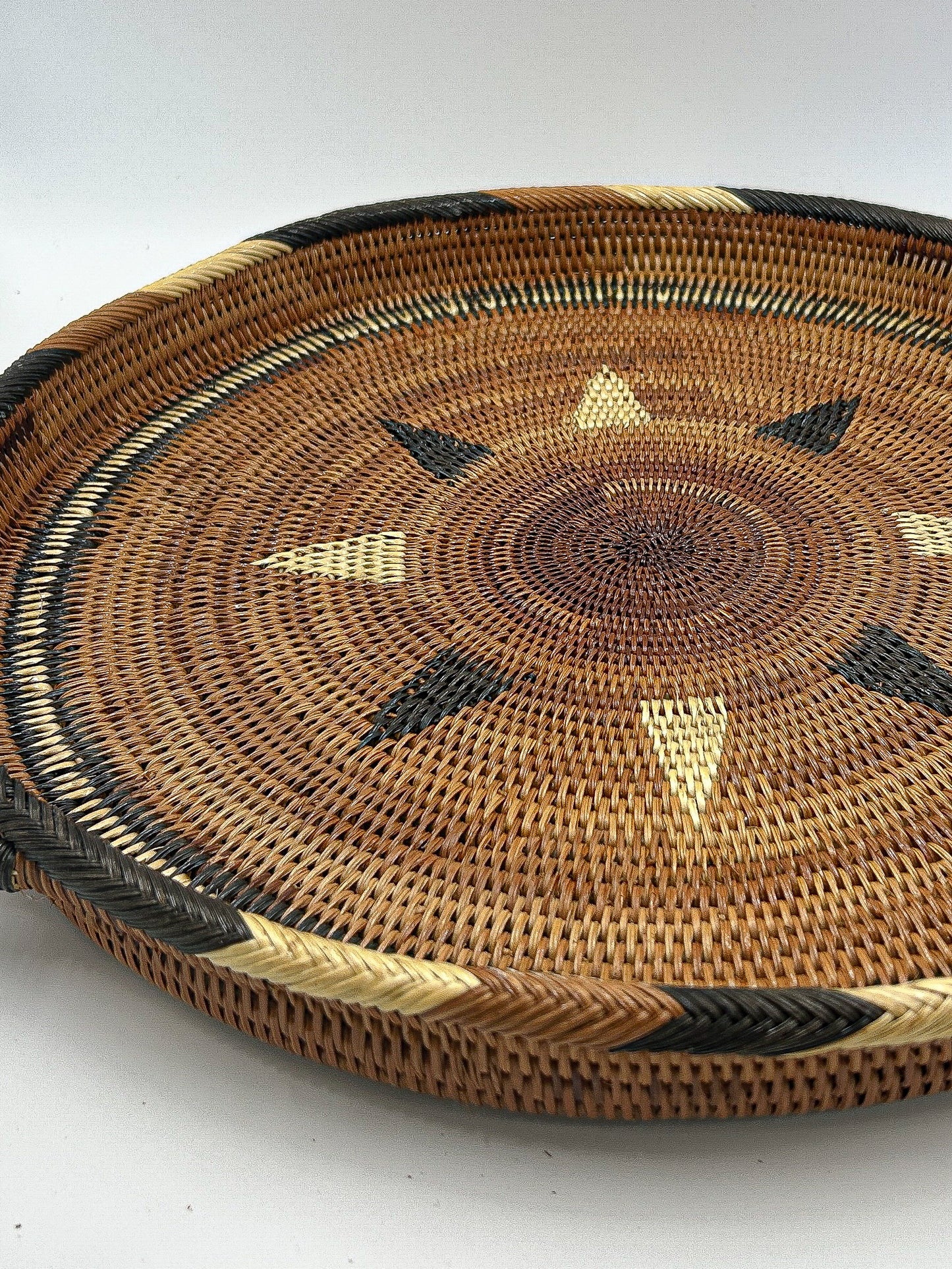 Round Star Woven Serving Tray