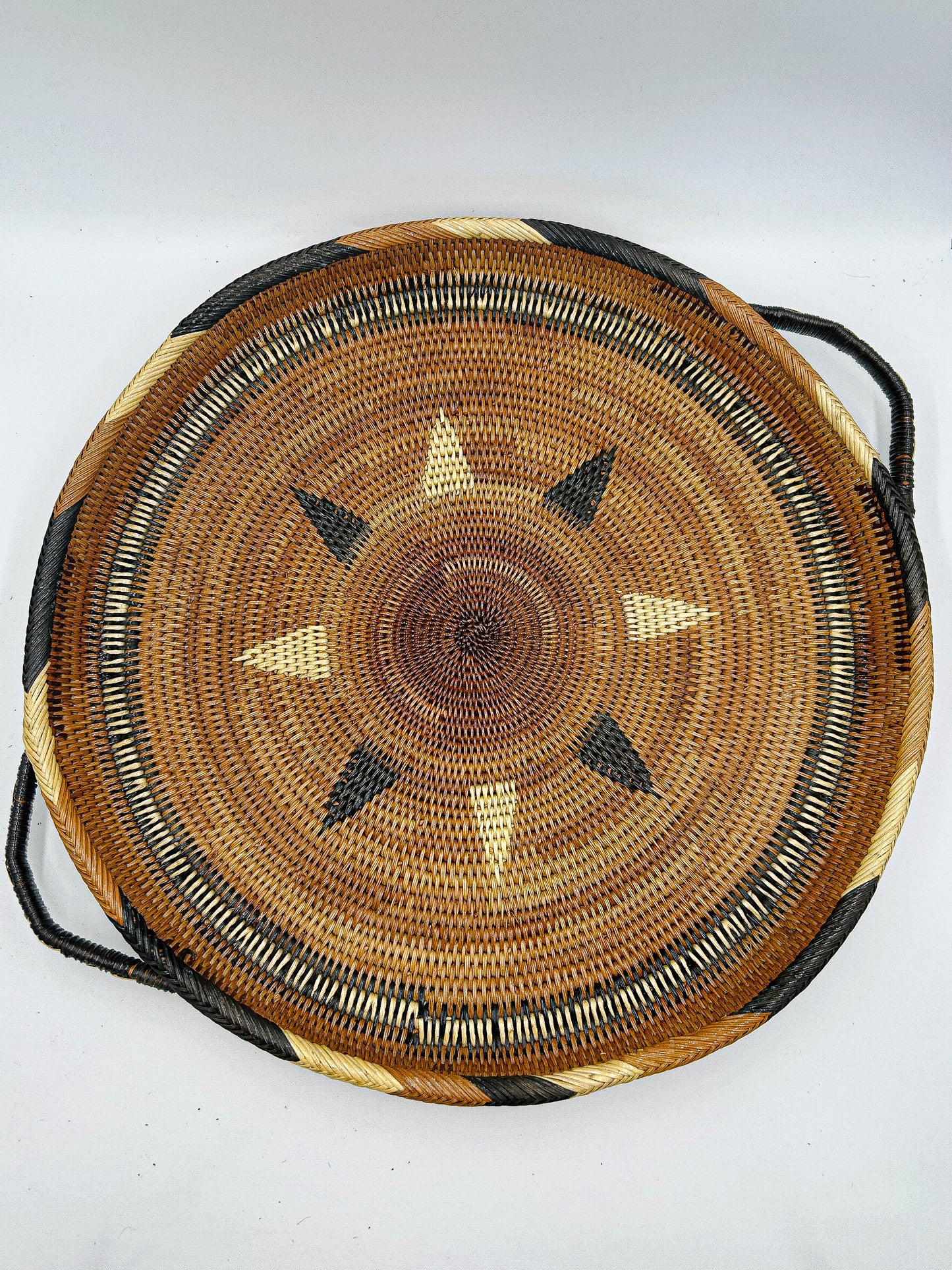 Round Star Woven Serving Tray