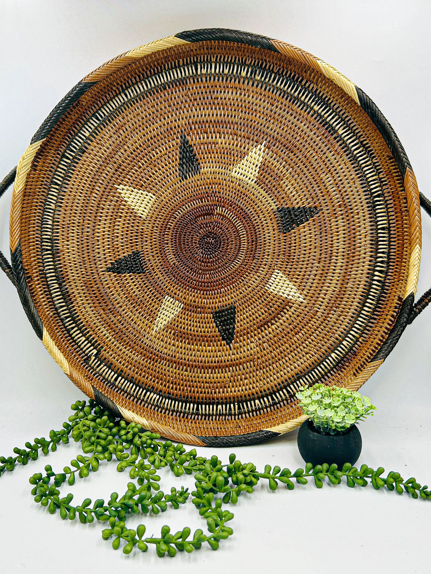 Round Star Woven Serving Tray