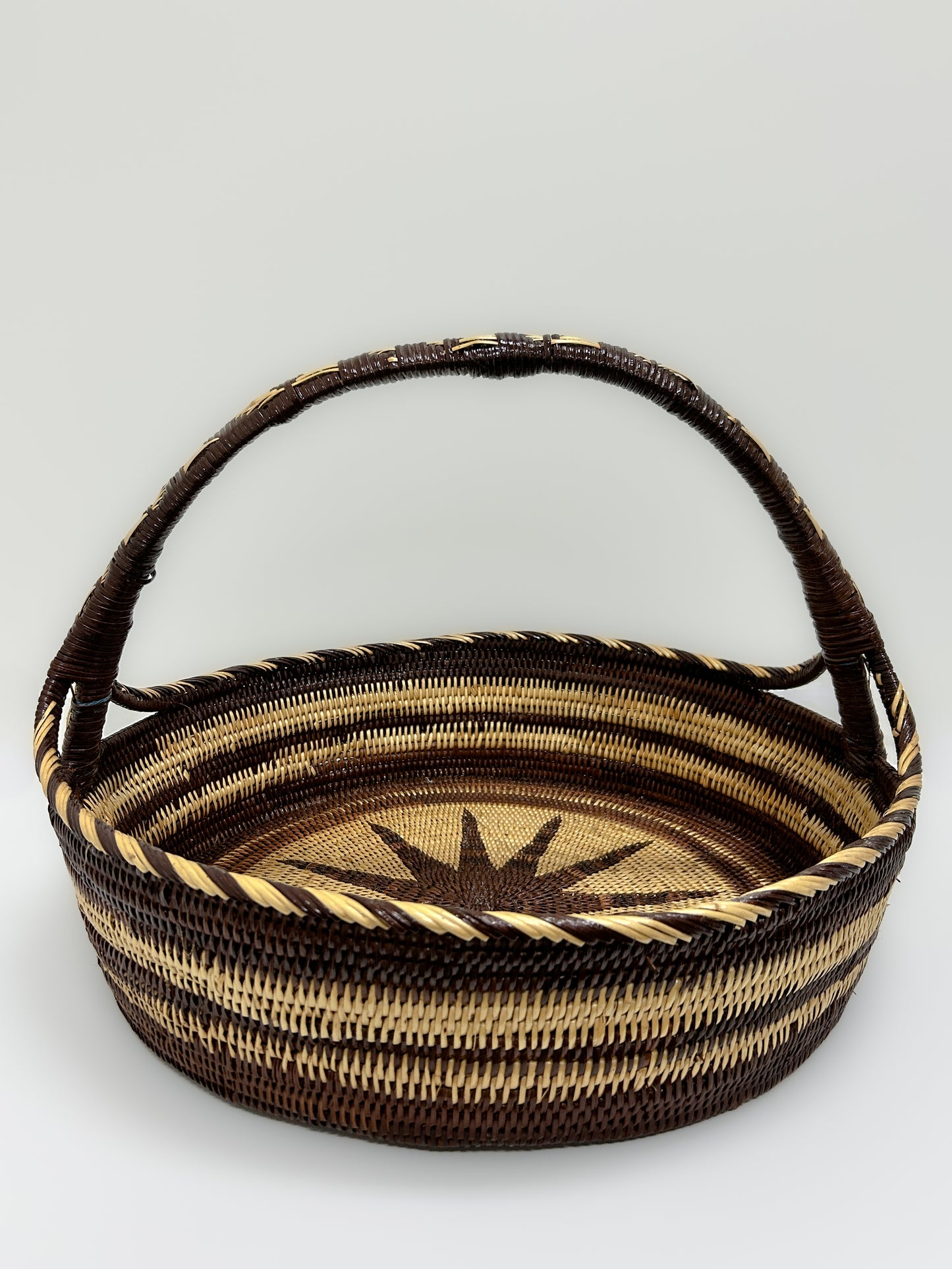 Round Star Woven Basket with Handle