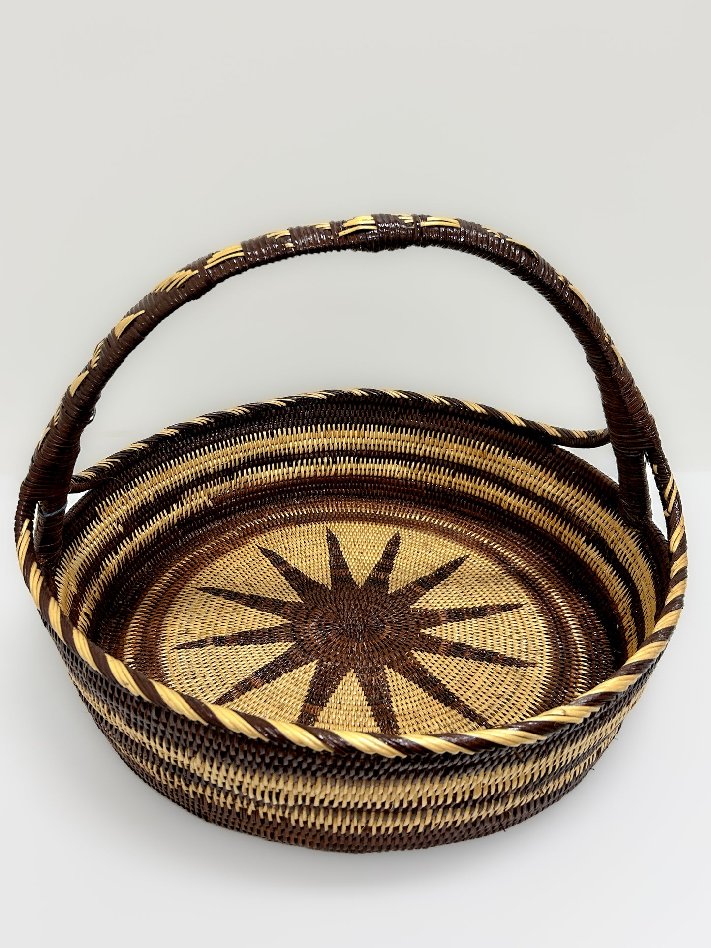 Round Star Woven Basket with Handle