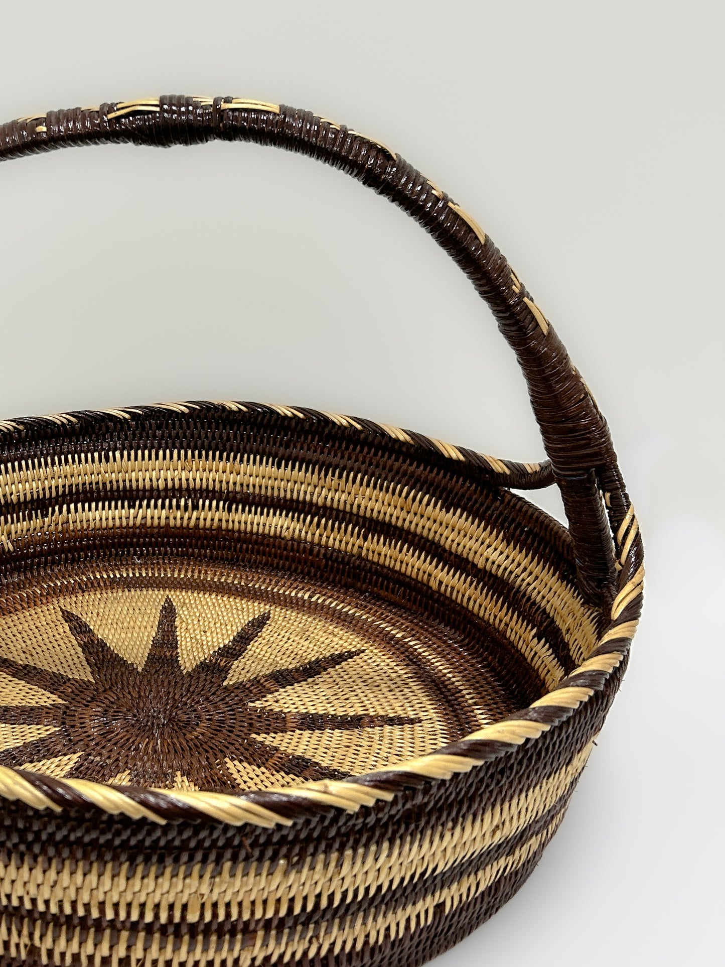 Round Star Woven Basket with Handle