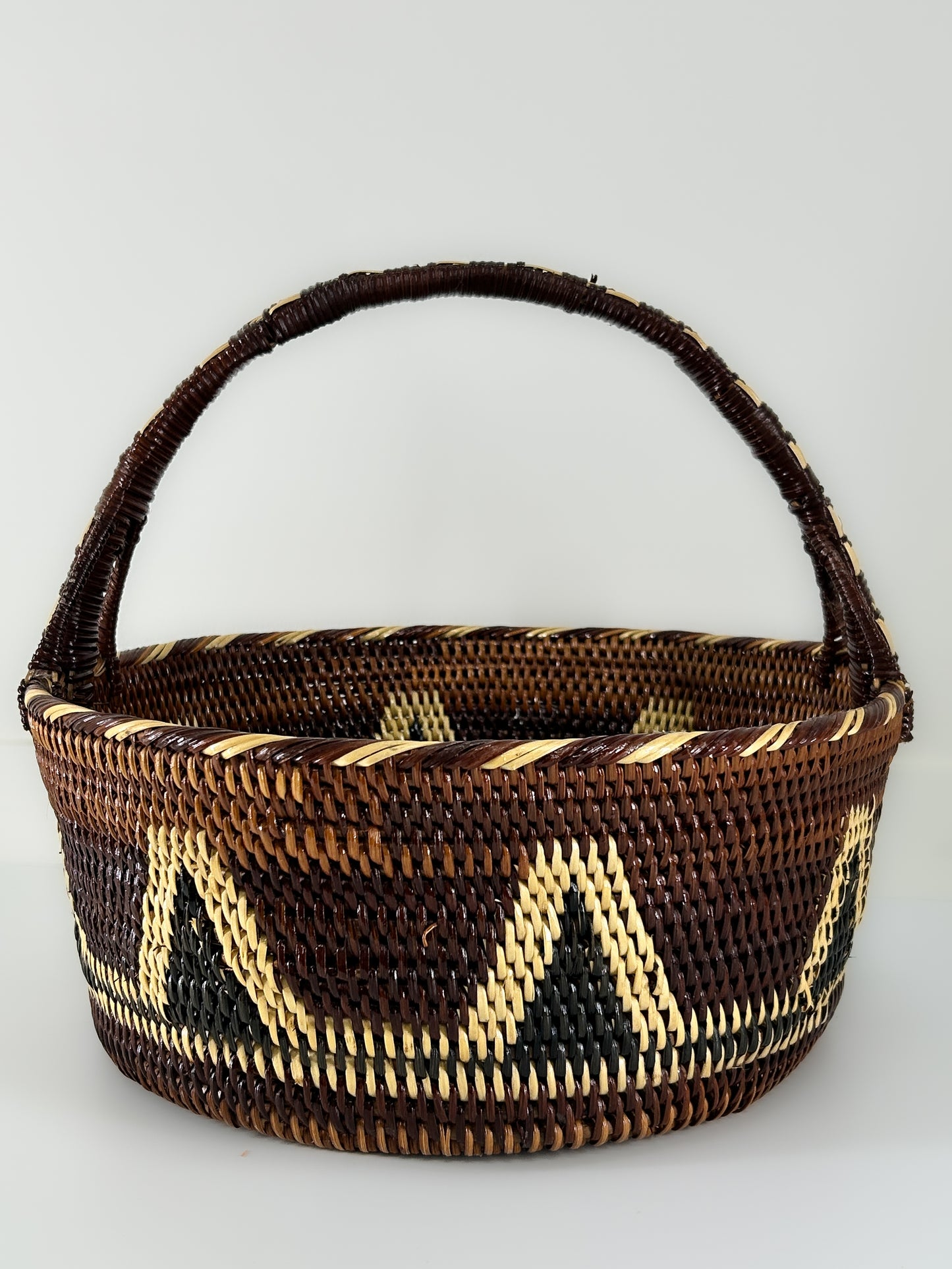 Round Triangle Woven Basket with Handle